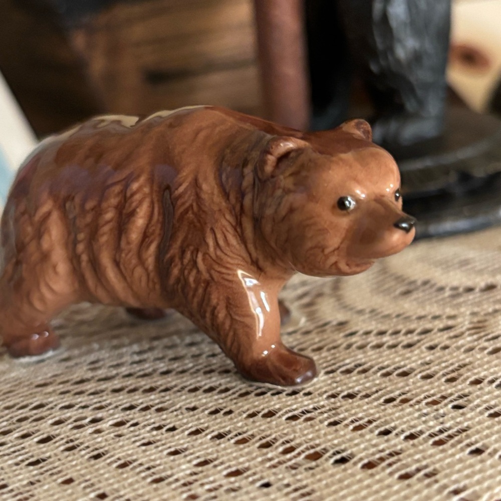 Collectors Ceramic Grizzly Bear Figurine